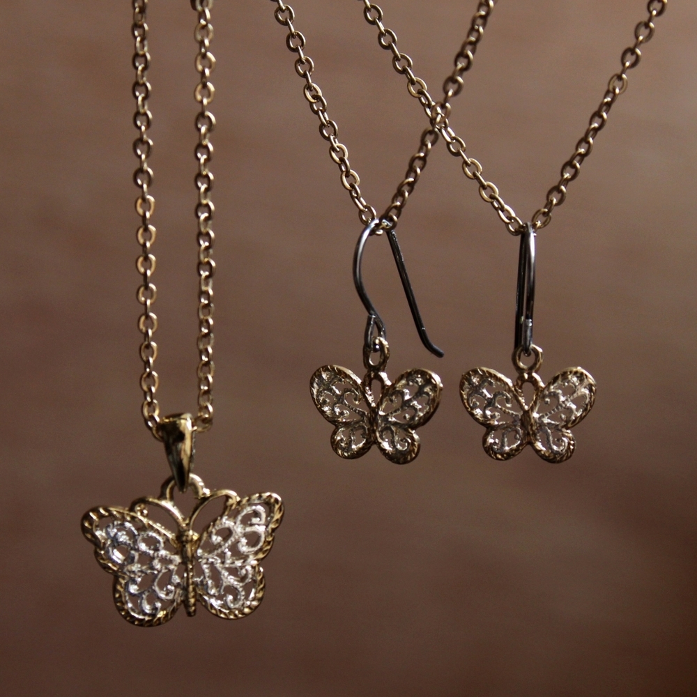 🌿 Butterfly Necklace + Earrings Set